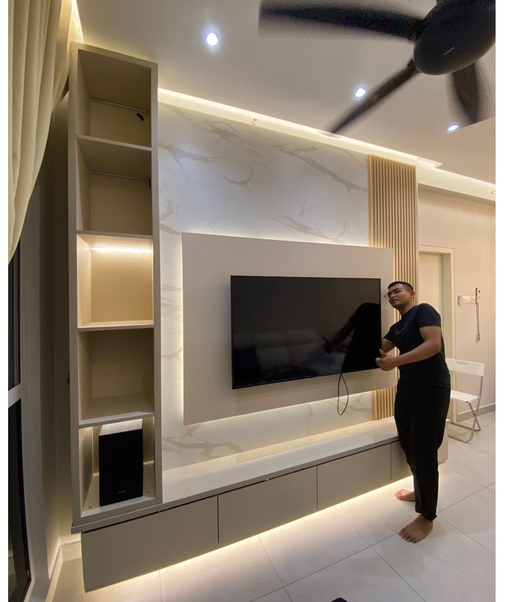 CUSTOM MADE TV TV Utech